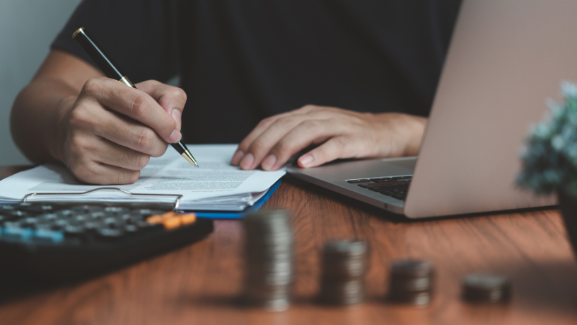 Aprenda com Fernando Trabach Filho como aplicar economia doméstica para organizar suas finanças pessoais.