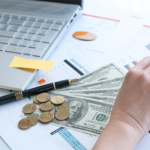 Rodrigo Balassiano destaca como os FIDCs voltados ao microcrédito promovem inclusão financeira com controle de riscos.