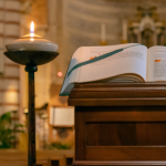 Jose Eduardo Oliveira e Silva reflete sobre a liturgia como antecipação do Céu, onde tempo e eternidade se encontram.