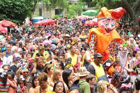 Como a Repercussão de Comentários nas Escolas de Samba Impacta a Percepção do Carnaval