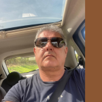 Experiências de viagem no Brasil que conectam interior histórico e litoral com Leonardo Rocha de Almeida.